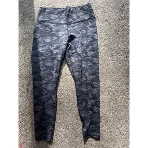 NWOT High-Waisted Printed Grey Heather Camo Leggings